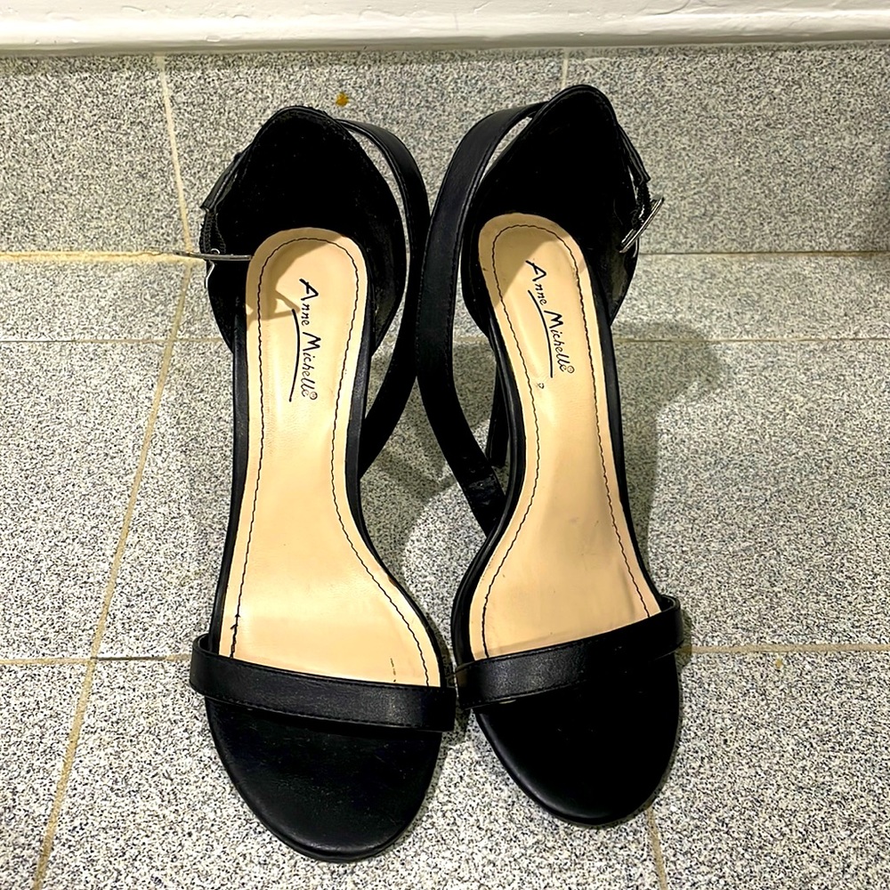 Black high heels good condition